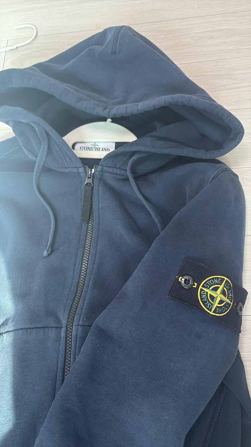 스톤아일랜드 네이비 후드집업 상품이미지1