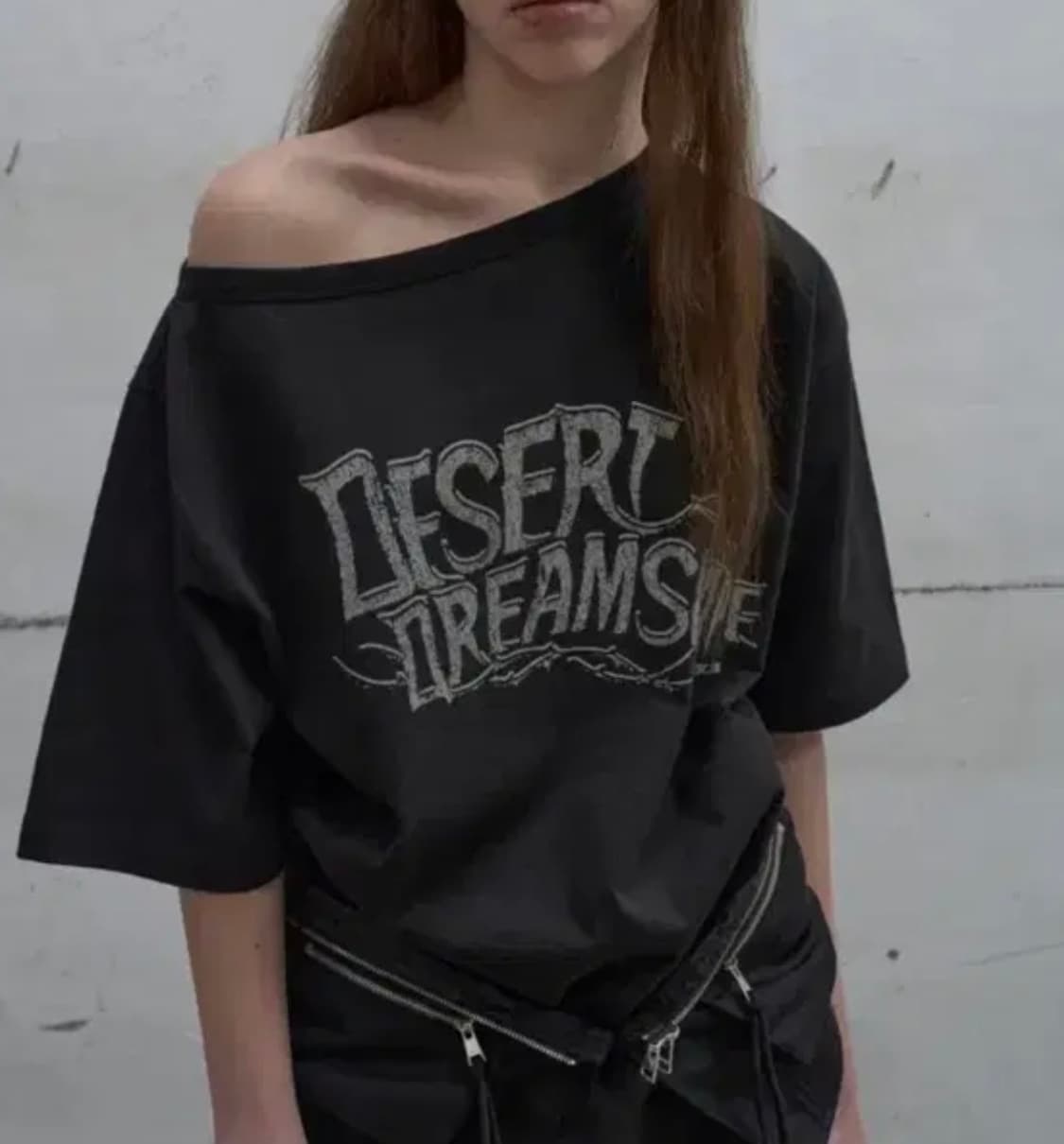 LCDC ASYMMETRIC PRINTED TSHIRT 반팔 black 상품이미지1