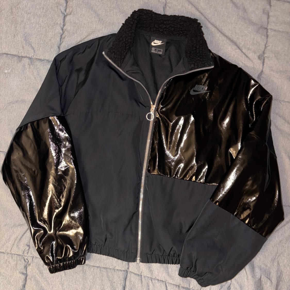 나이키 블랙 크롭 유광 레더 후리스 패딩 자켓 재킷 점퍼 상품이미지3