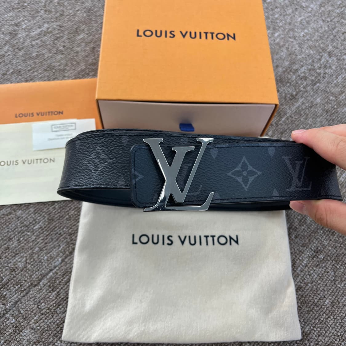 루이비통 이클립스 LV 리버서블 벨트 100/40 상품이미지1