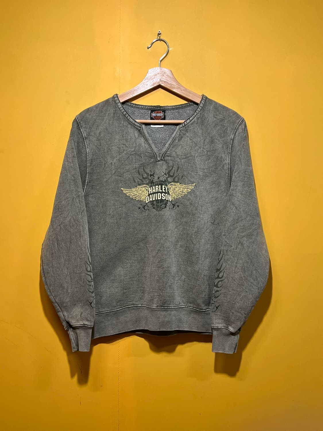 [M] 할리데이비슨 V 노치 윙 그래픽 맨투맨 플레임 상품이미지1