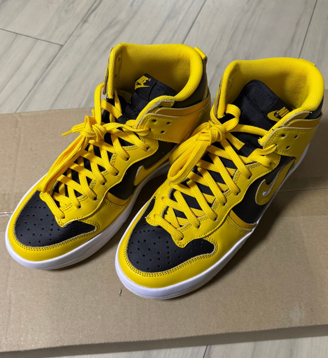 나이키 덩크 하이 업 블랙 앤 바시티 메이즈 상품이미지1