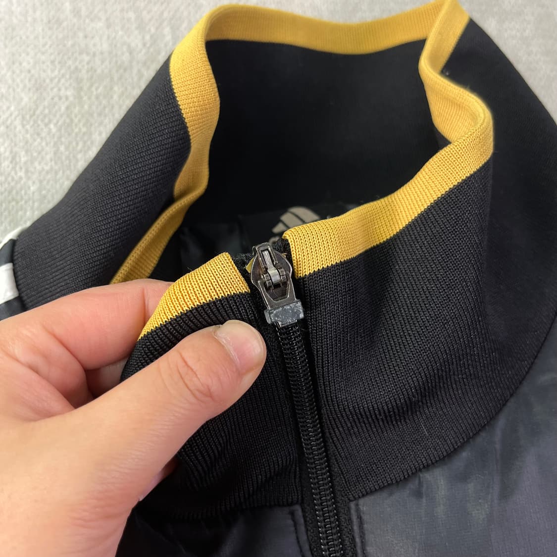 105 아디다스 레알마드리드 삼선 구스다운 패딩 상품이미지3