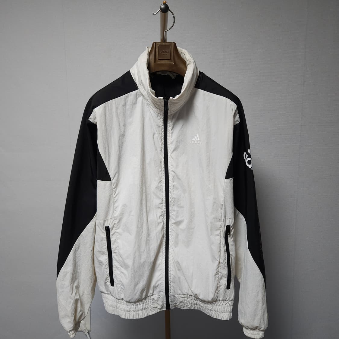 95 ) 아디다스 손흥민 에센셜 우븐 바람막이 상품이미지3