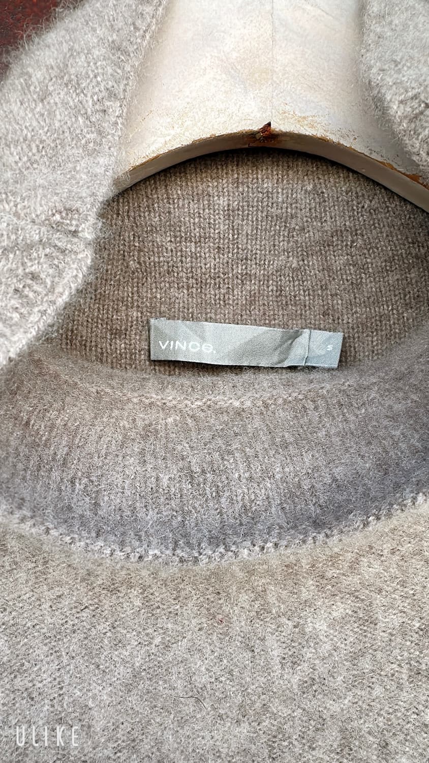 빈스(VINCE.)의 터틀넥 니트 케시미어 스웨터.  상품이미지2