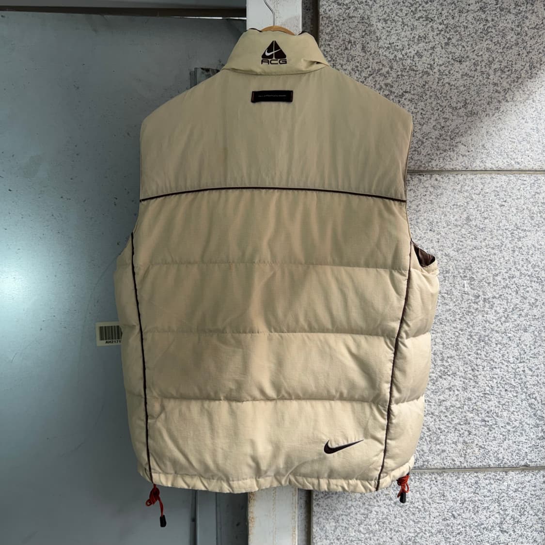 나이키 ACG 로고 파이핑 조끼 패딩 상품이미지3