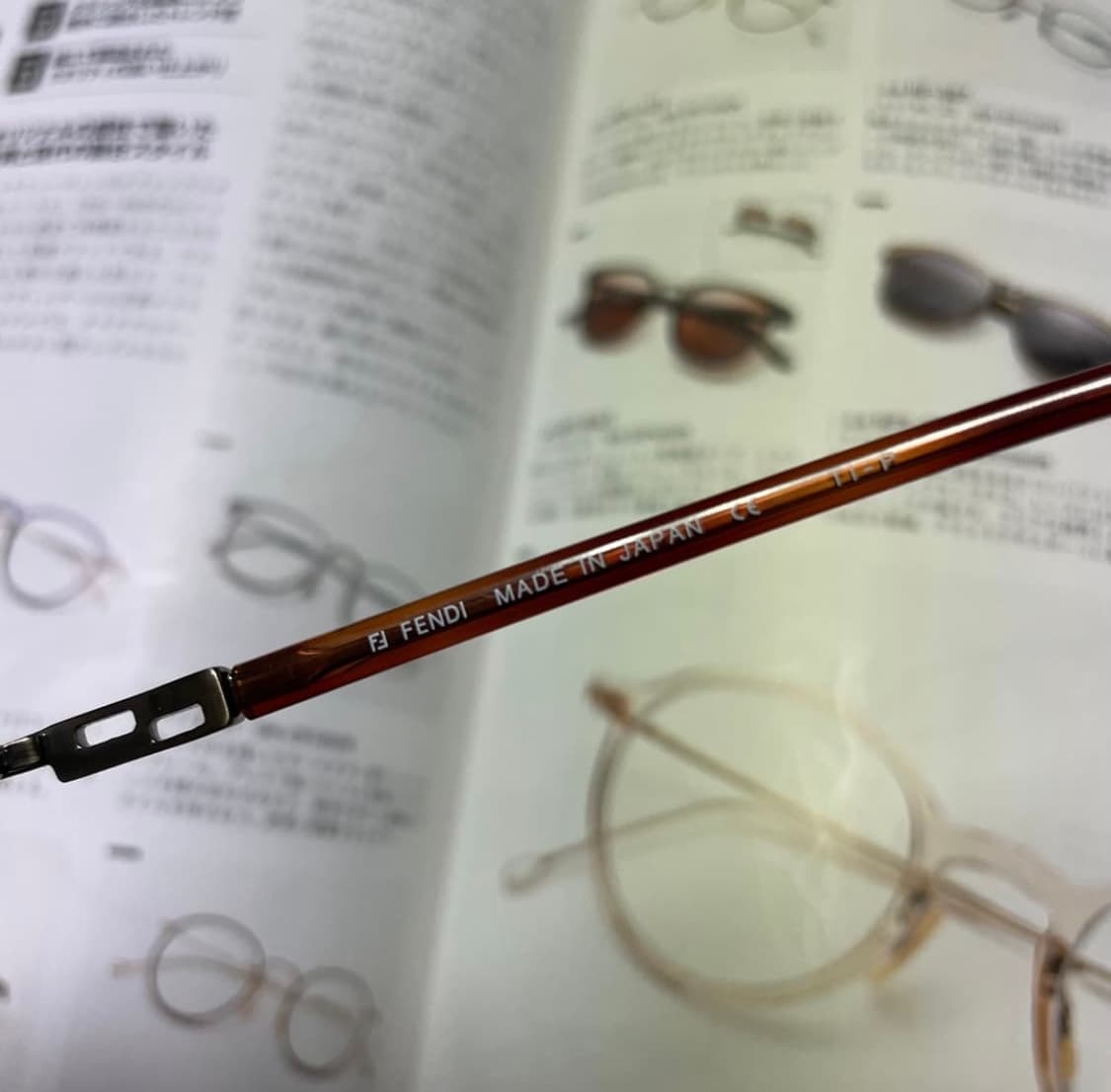 FENDI 펜디 티타늄 반무테 명품 안경 상품이미지6