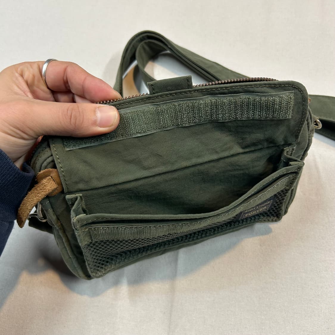 요시다 포터 메쉬포켓 크로스백 숄더백 올리브 컬러 상품이미지3