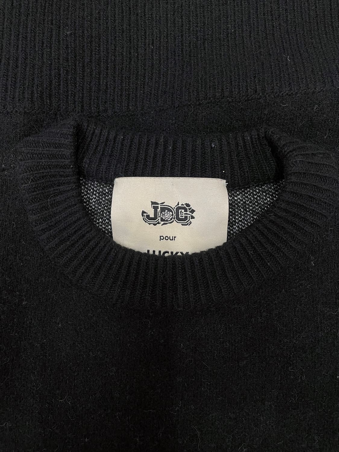 럭키슈에뜨 JDC 울 니트 스웨터 블랙 세미루즈핏 상품이미지5