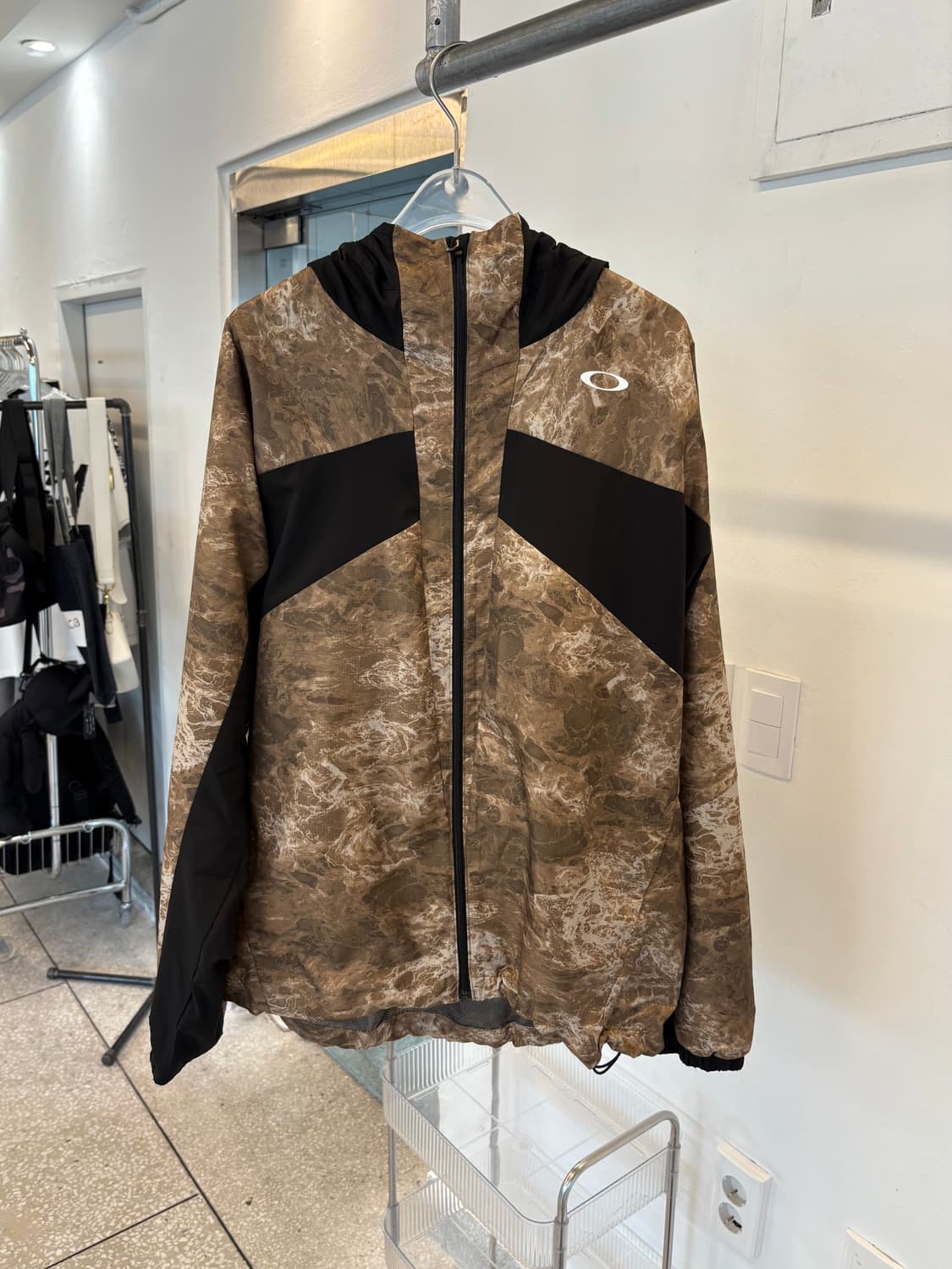 Oakley printing windbreaker 상품이미지1
