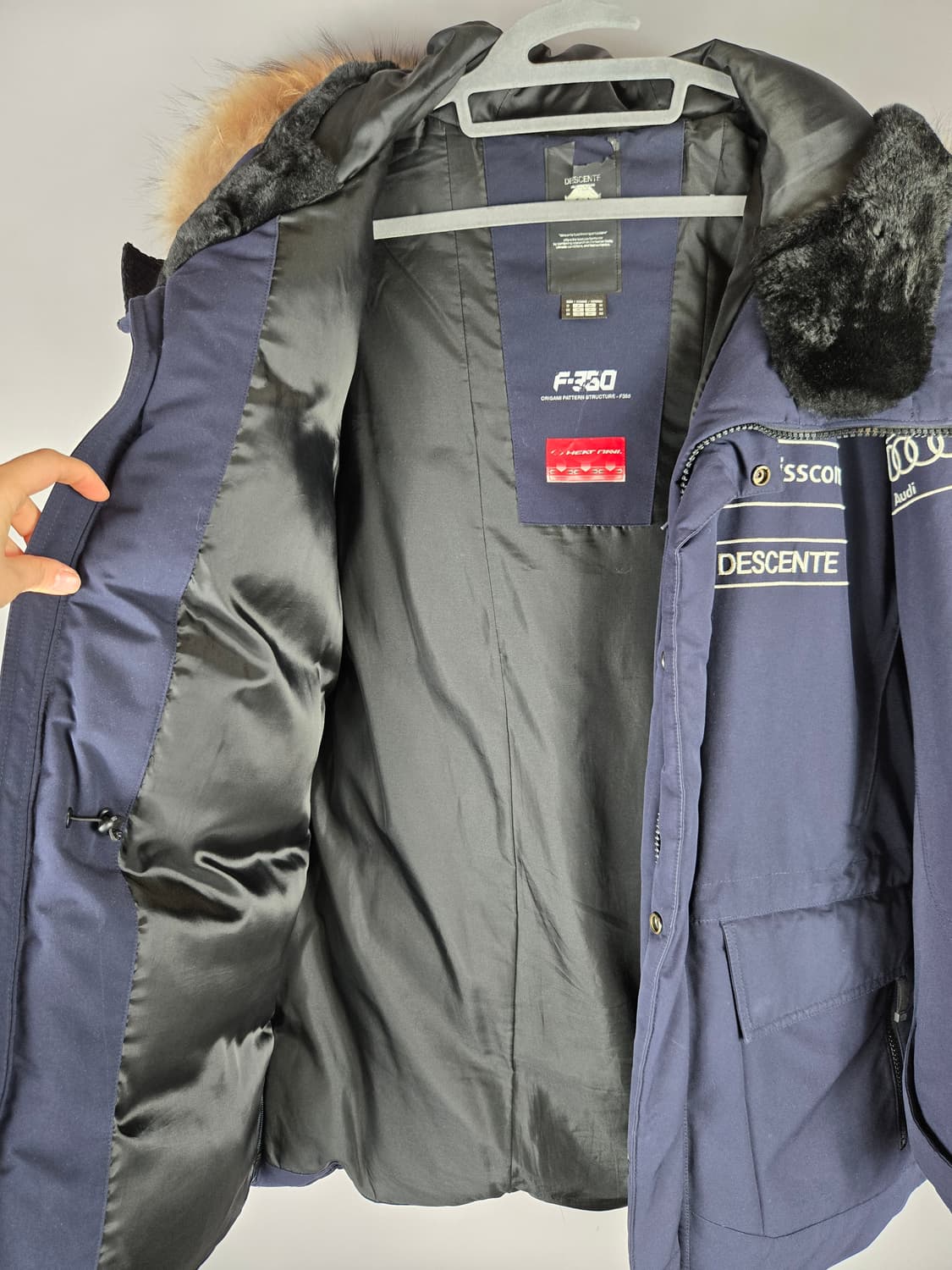 [무료배송]데상트 105 남성 스위스 미드 덕 다운 라쿤퍼 헤비 패딩 상품이미지8