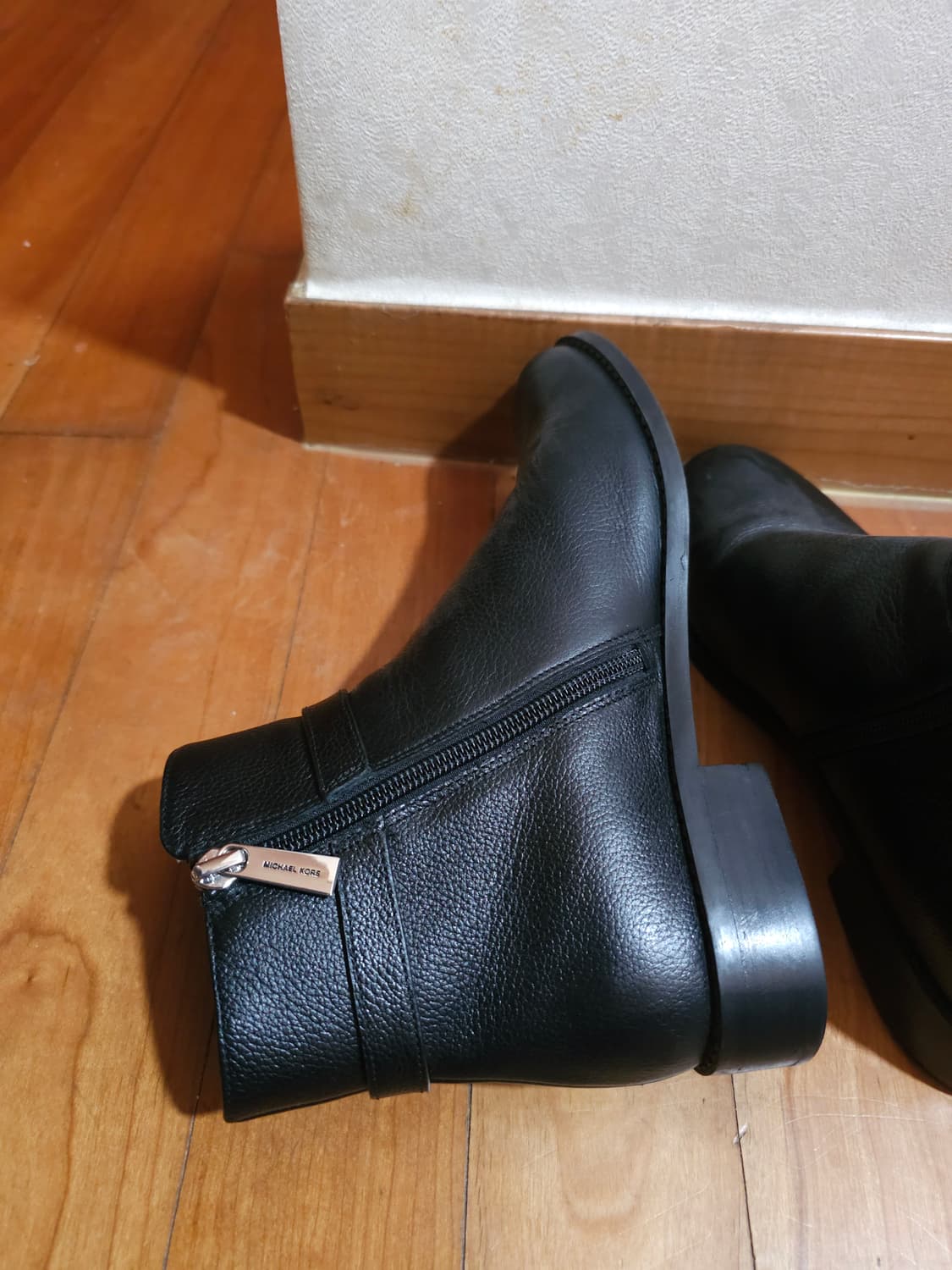 마이클코어스 블랙 앵클 부츠 상품이미지4