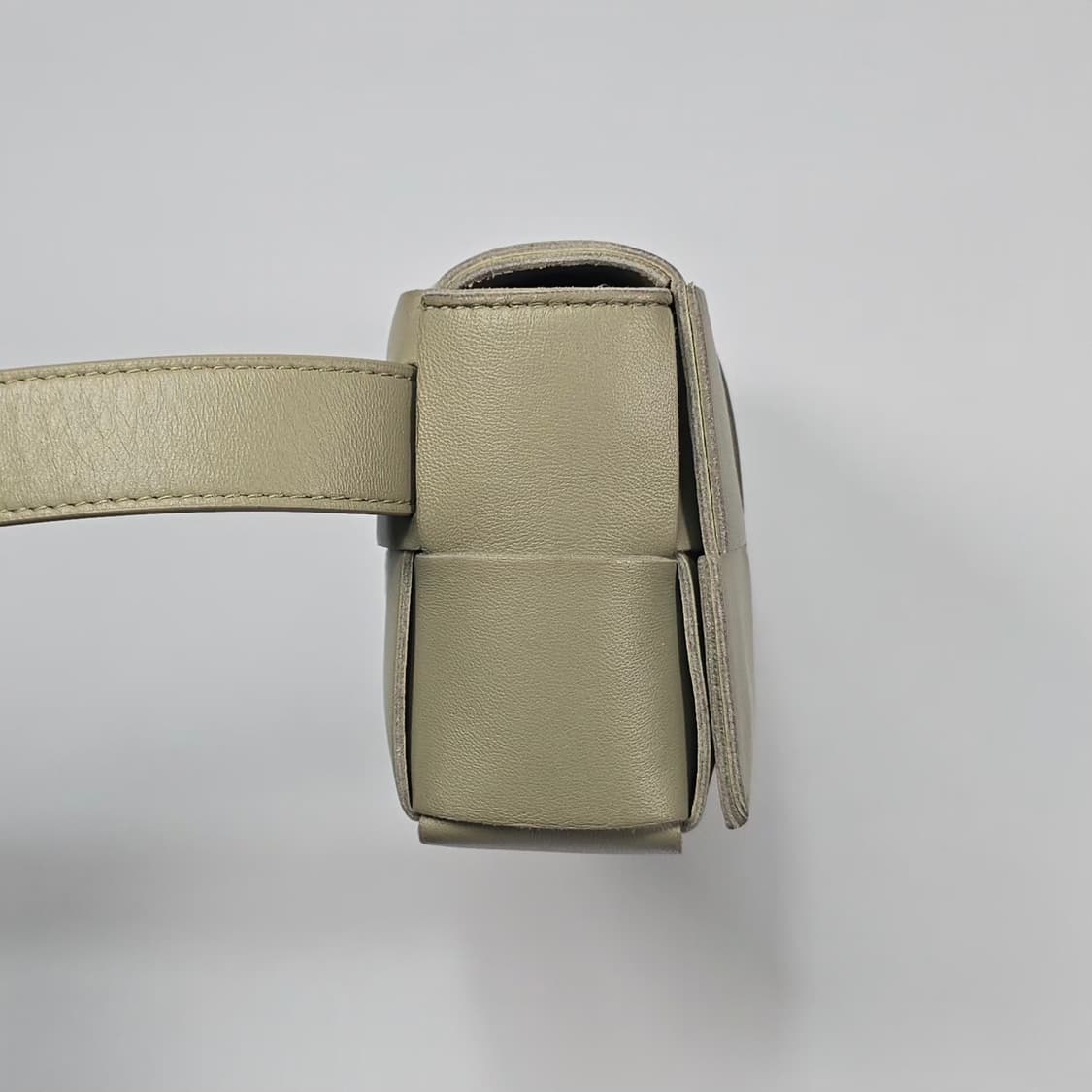 보테가베네타 카세트 벨트백 상품이미지4