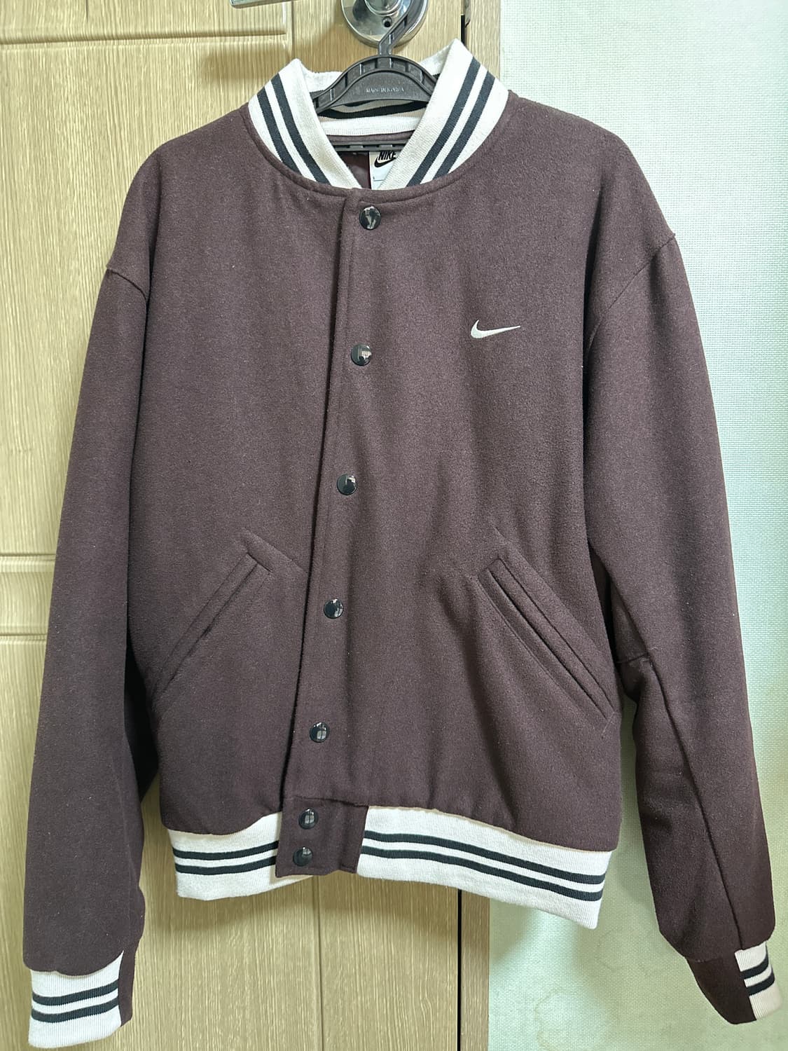 나이키 바시티 상품이미지1