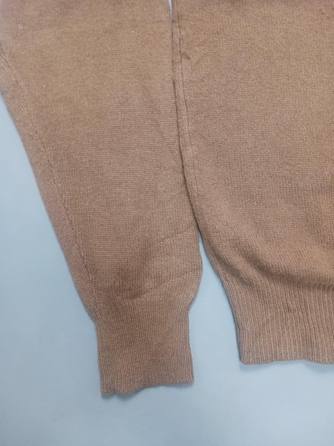 [M] 엠버시로우 캐시미어 브이넥 니트 브라운 상품이미지3