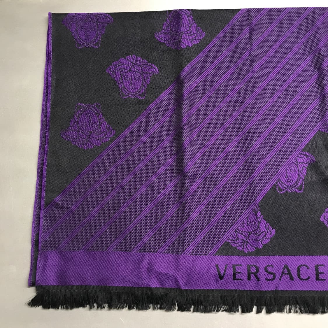 베르사체 메두사 머플러 퍼플 상품이미지3