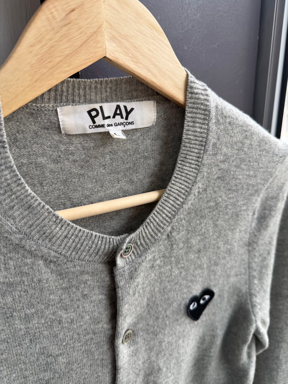 .L/ 꼼데가르송 플레이 블랙하트 그레이 가디건 상품이미지5