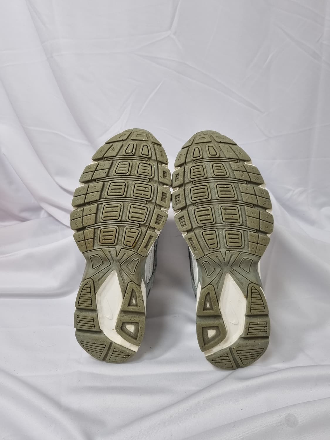 245 나이키 이니시에이터 라이트 본 스모크 그레이 상품이미지5