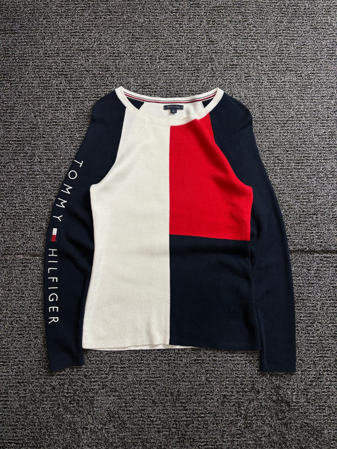 타미힐피거 아카이브 라운드넥 배색 니트 스웨터 2312 상품이미지2