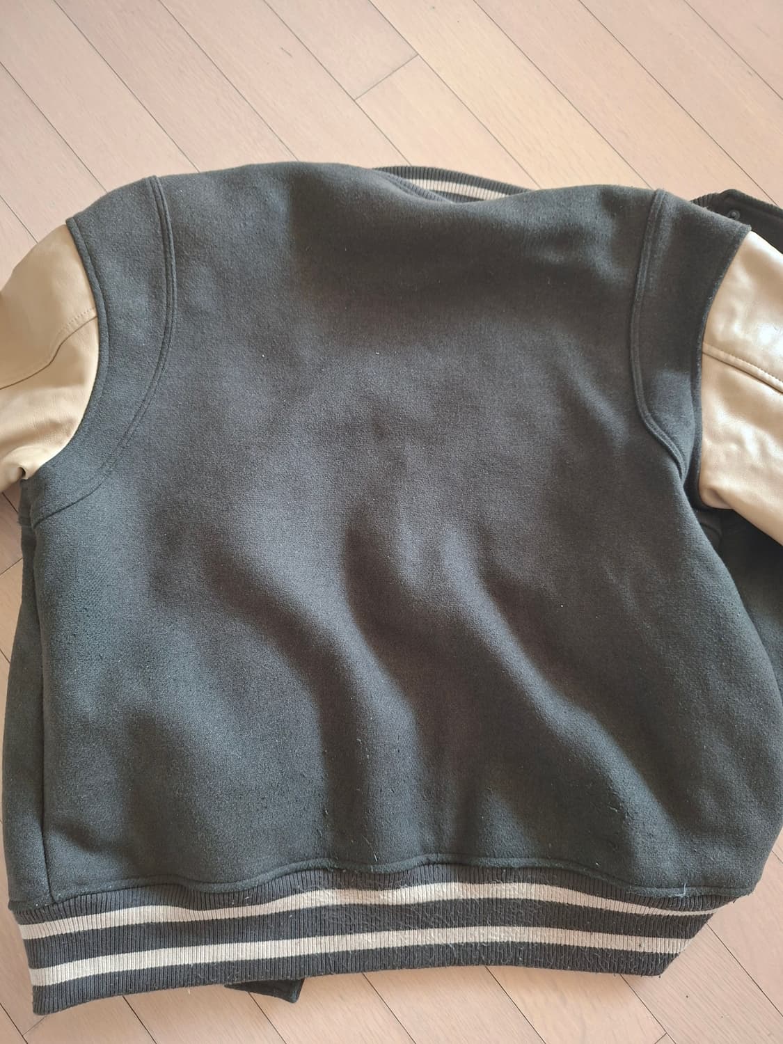 프리즘 웍스 바시티자켓입니다. 상품이미지3