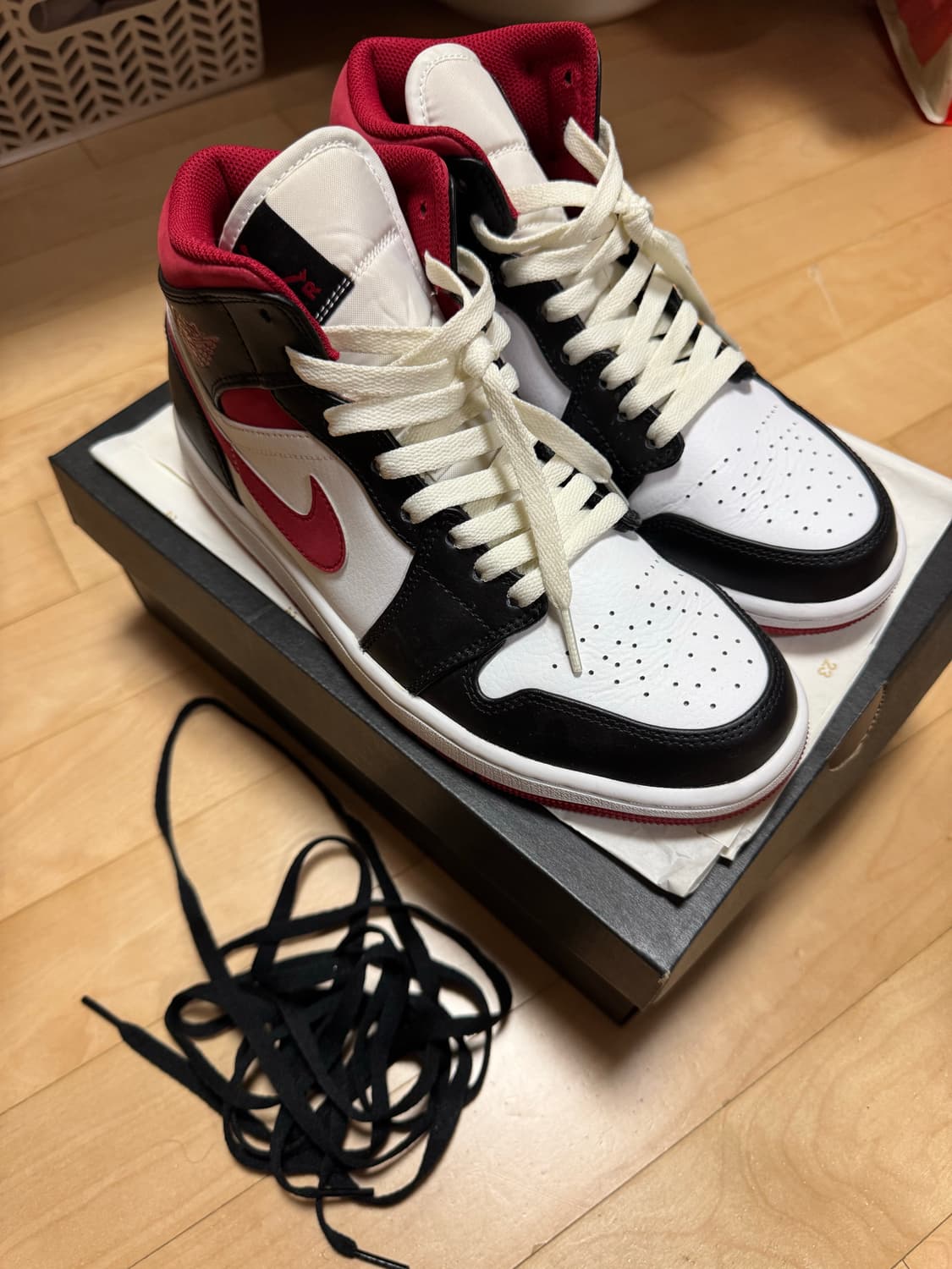 (260) 조던1 미드 짐레드 상품이미지1