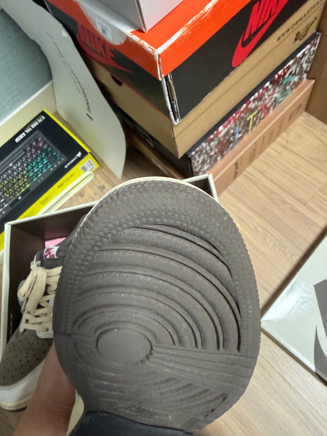 트래비스스캇 조던1 리버스 모카 270 상품이미지7