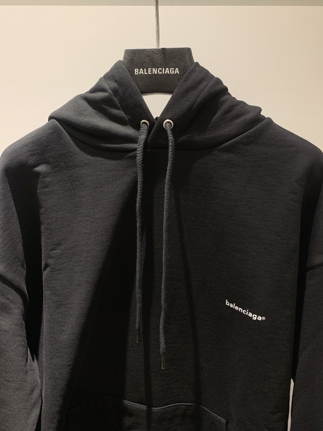 발렌시아가 남성 블랙 로고 후드 50% 상품이미지2