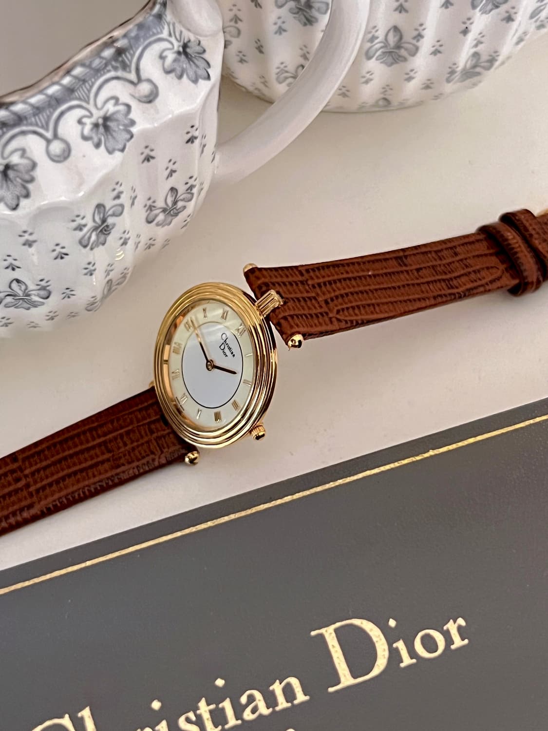 Christian Dior 골드 베젤 라운드 디올 시계 상품이미지6