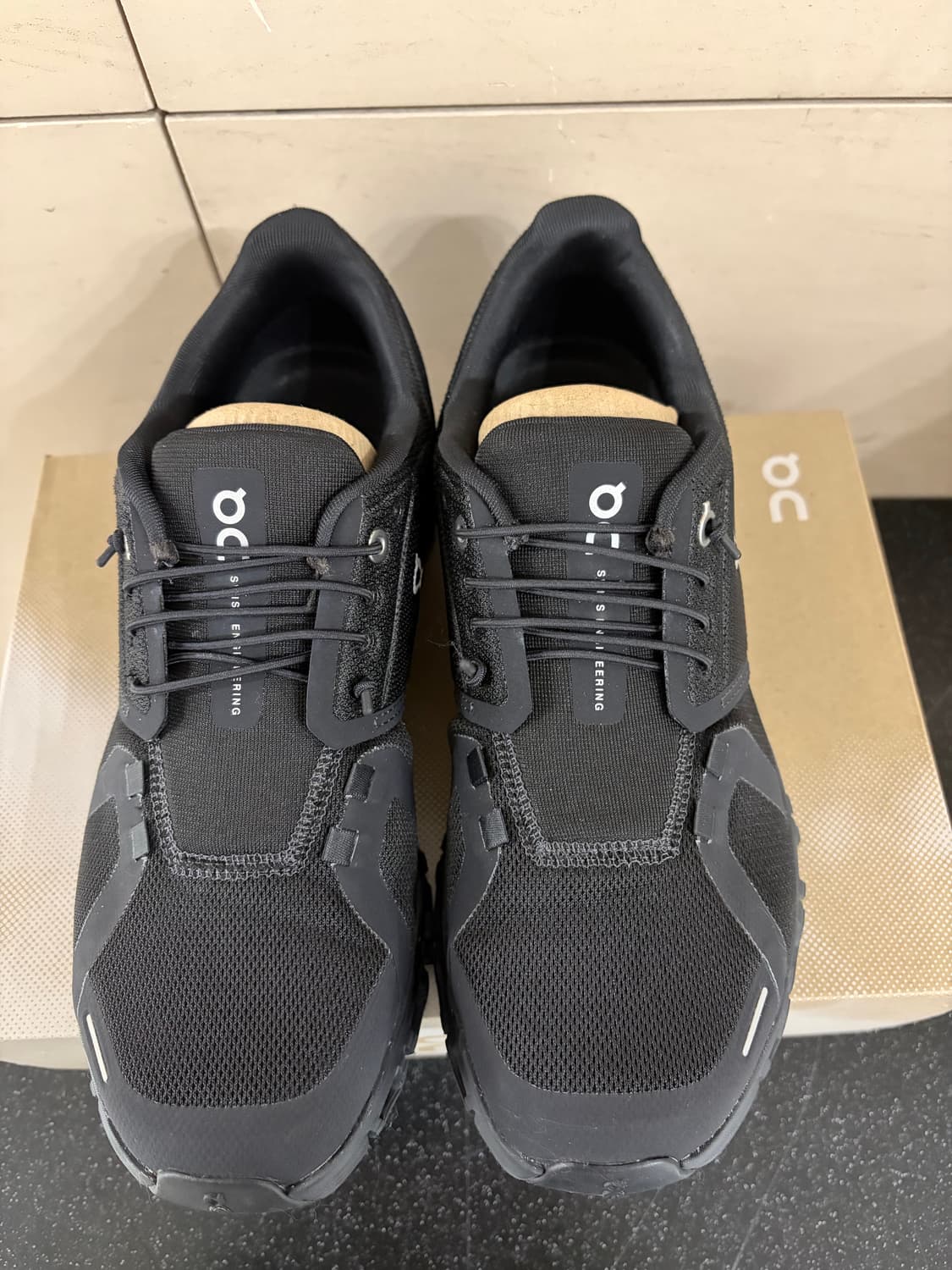 온러닝 클라우드 6 블랙 255 US 8.5 상품이미지8