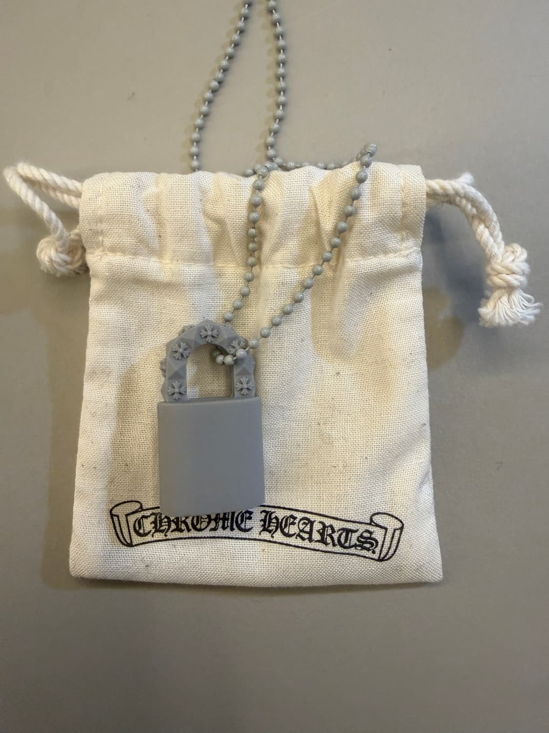 크롬하츠 실리크롬 CH 패드락 플로니 팬던트 그레이 판매합니다! 상품이미지3