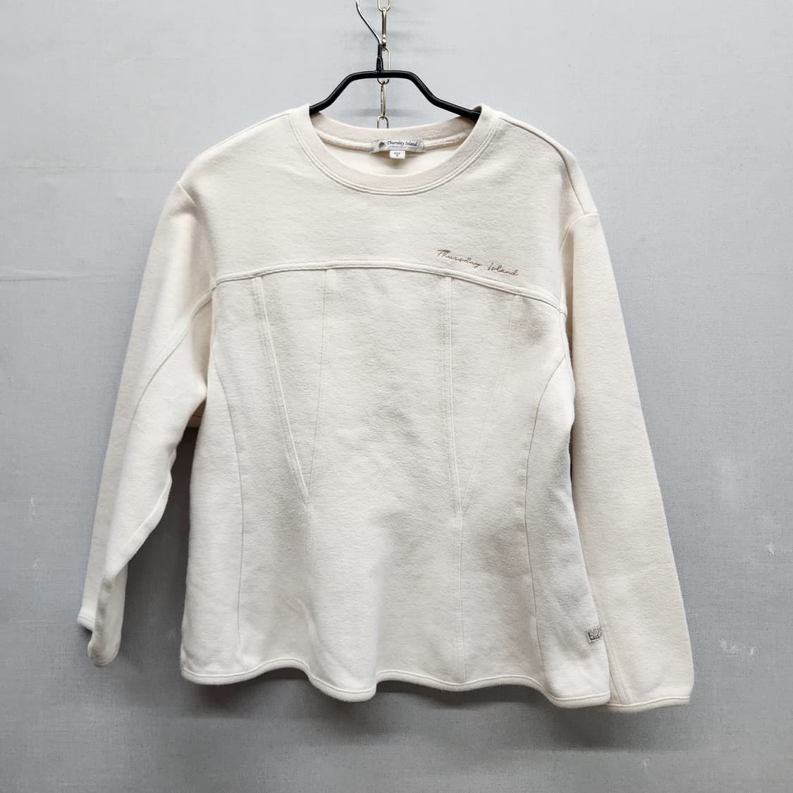 써스데이아일랜드 로고자수 맨투맨 S(S) 상품이미지1