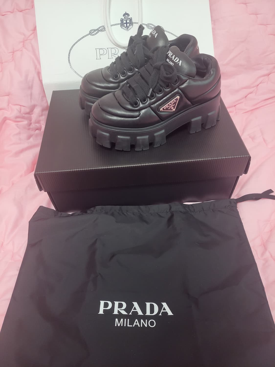 정품)급처3번신고명품세탁완료!프라다 삼각로고 나파 패딩 가죽스니커즈운동화 상품이미지1