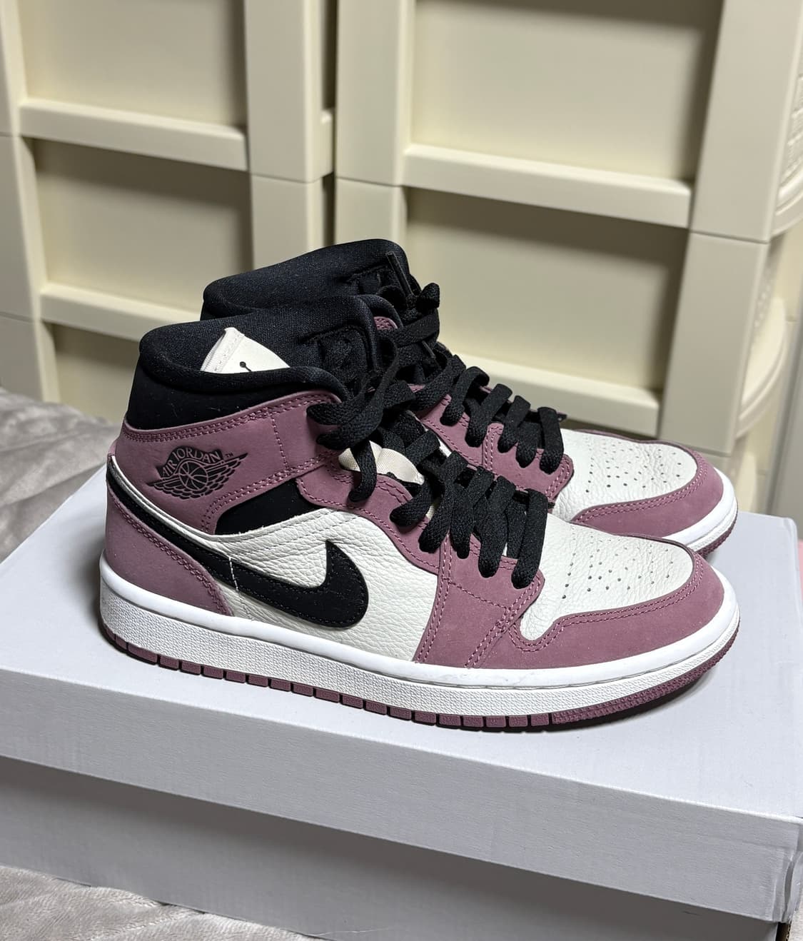 (W) 조던 1 미드 SE 라이트 멀베리 상품이미지1