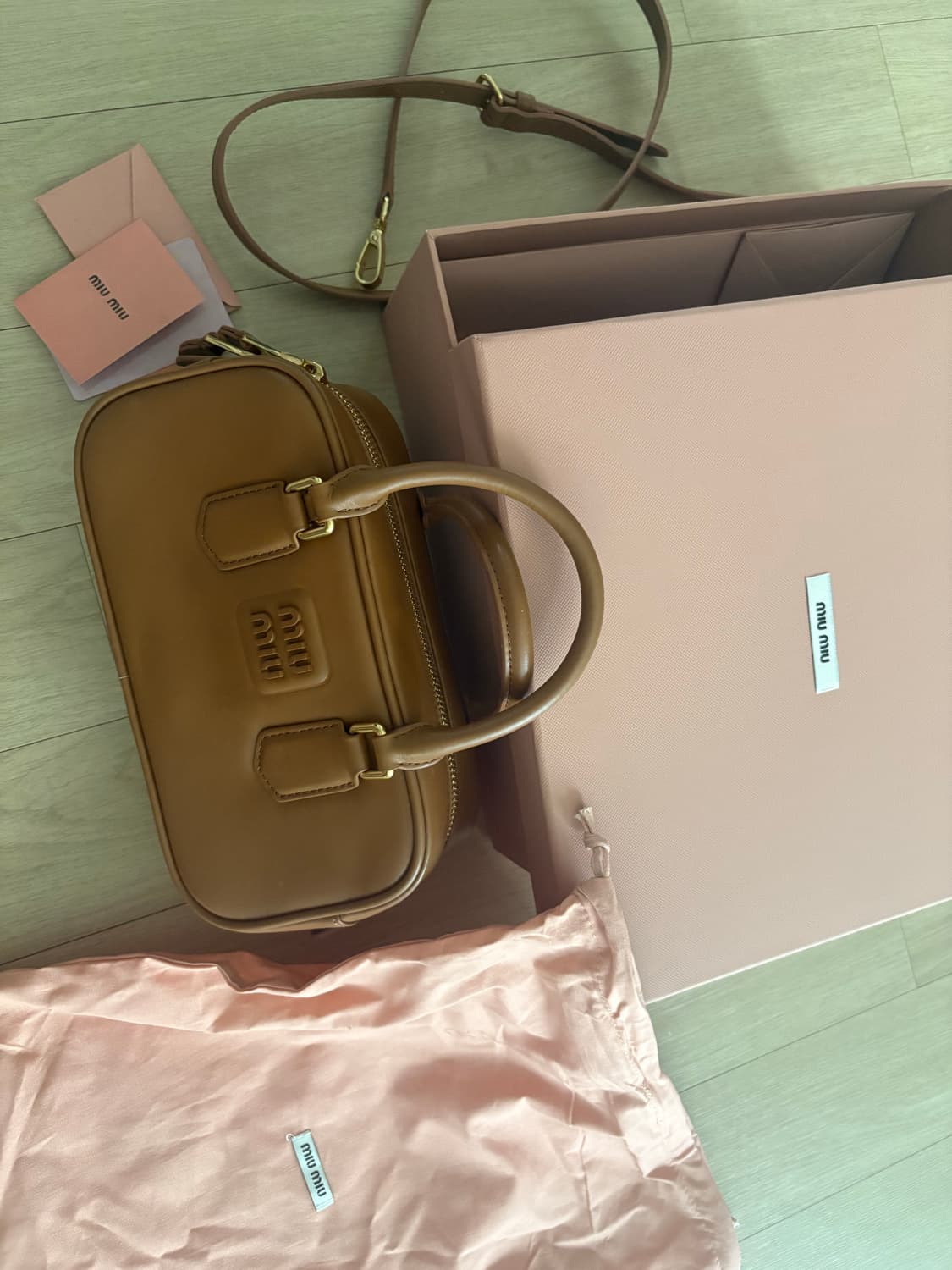 미우미우 아르카디 브라운 미니 상품이미지1