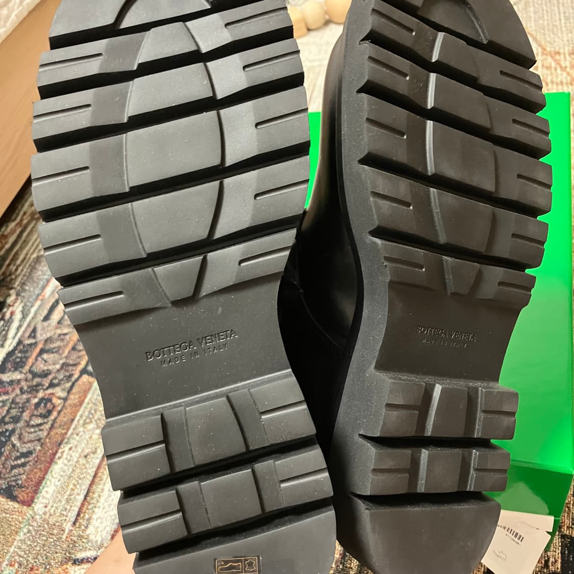 [42] 23SS 보테가베네타 러그 레이스업 더비 블랙 상품이미지3