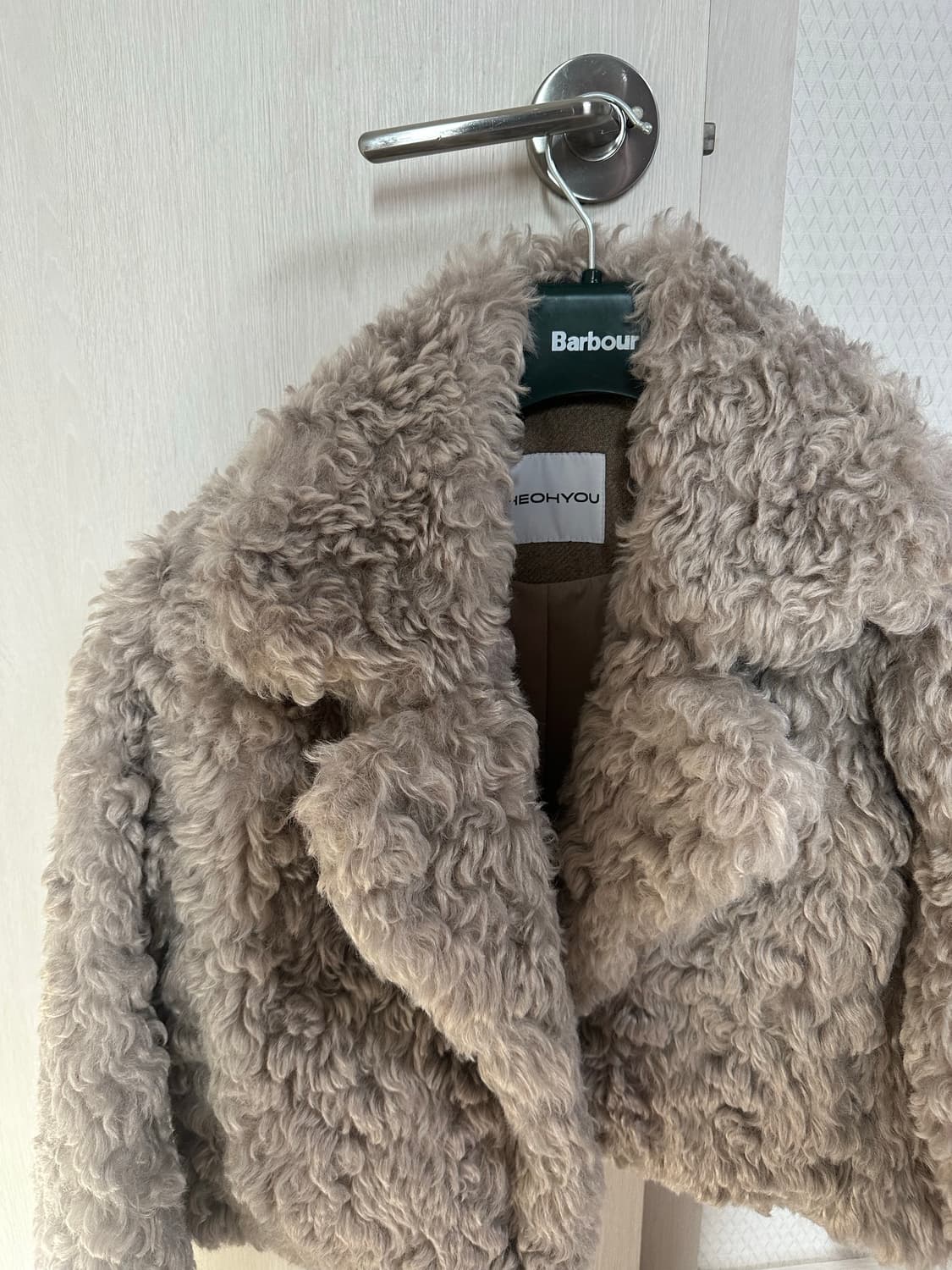 더오유 퍼자켓 카리나 착용 상품이미지5