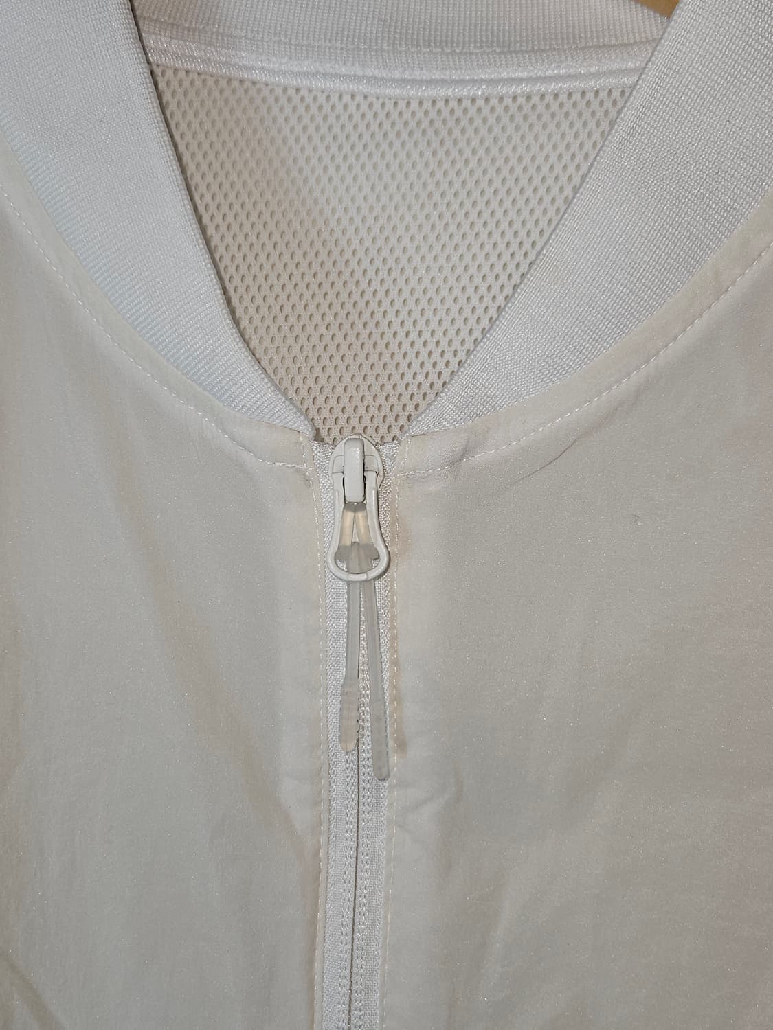 빈폴 스포츠 경량 우븐 화이트 바람막이 봄버자켓 남성 95 (거의새상품) 상품이미지3