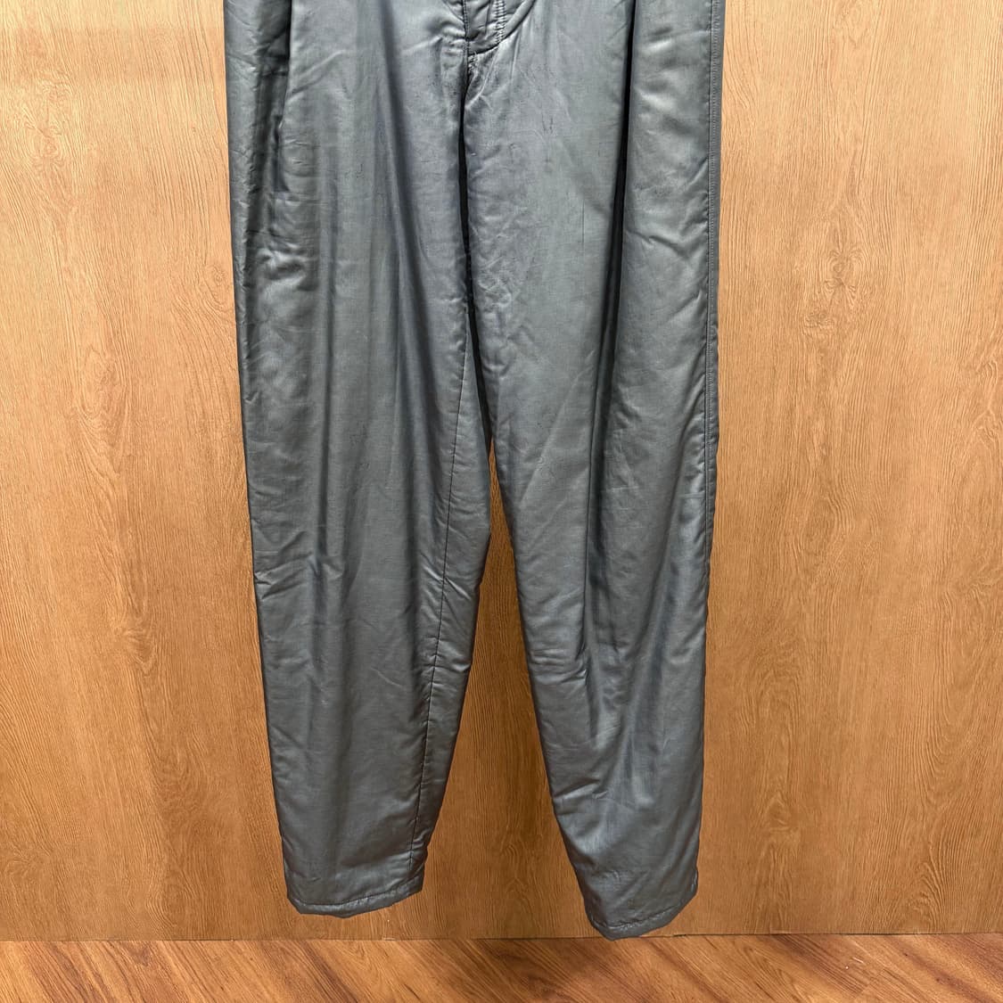 이세이미야케 맨 패딩 팬츠 핀턱 디테일 스트레이트핏 그레이 상품이미지5