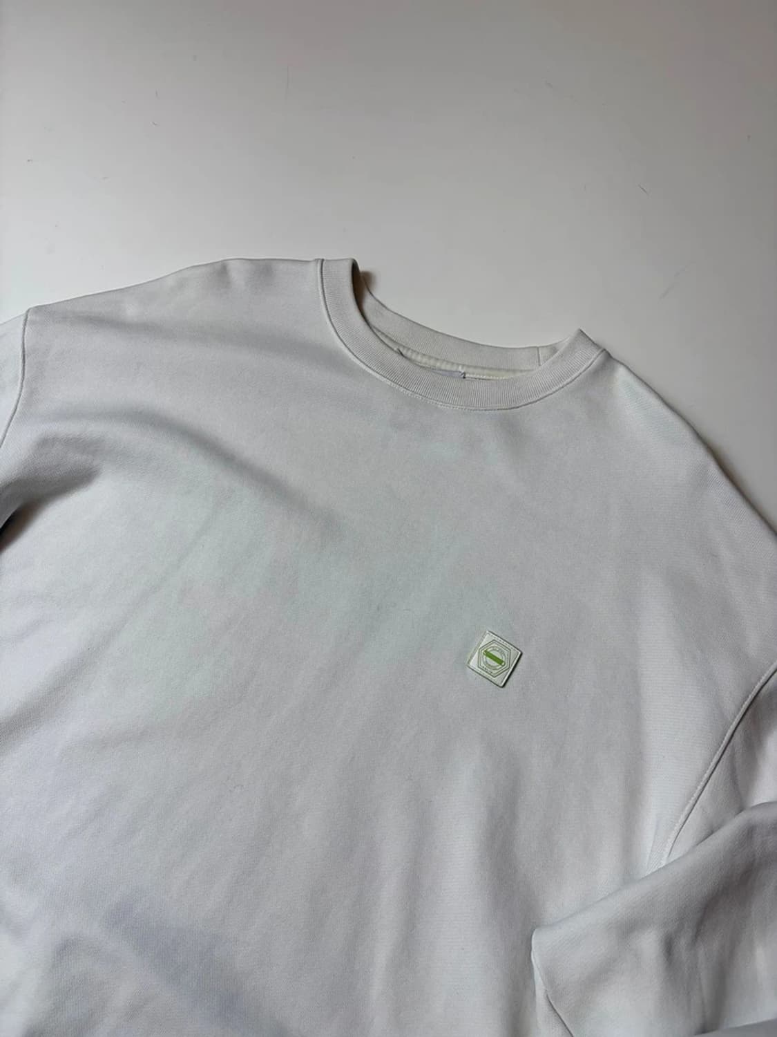 솔리드옴므 25ss 백 로고 오버 맨투맨 PN9270 상품이미지4