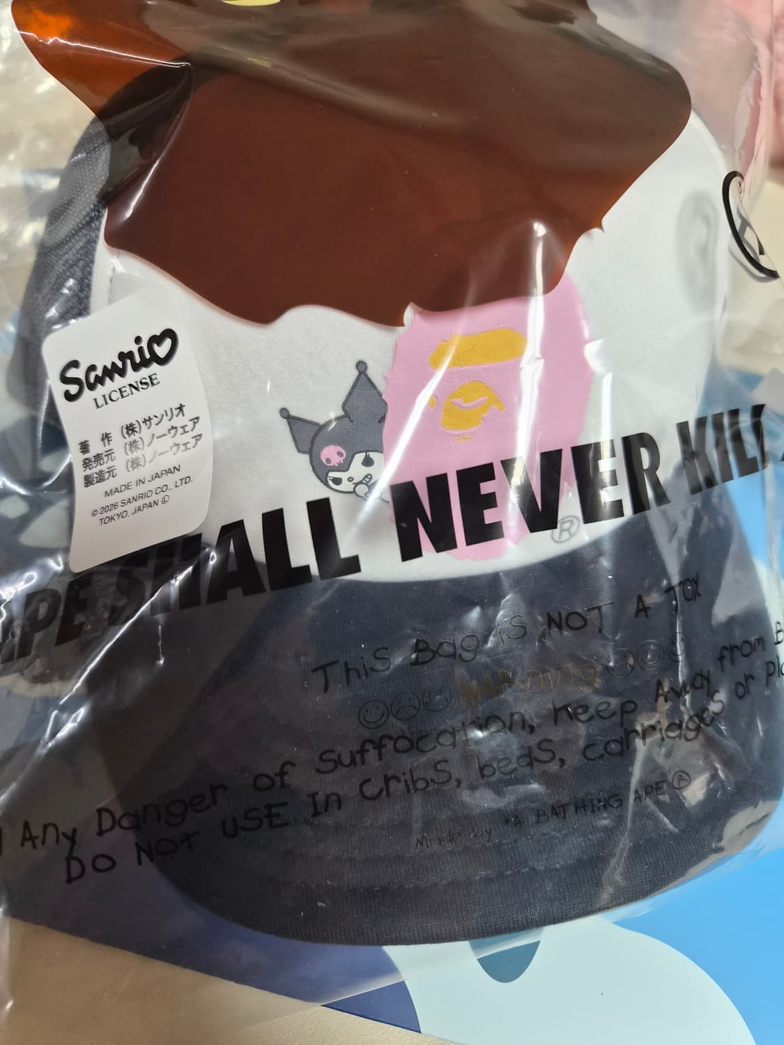 베이프 정품 산리오 콜라보 쿠로미 에이프 헤드 메쉬캡 상품이미지2