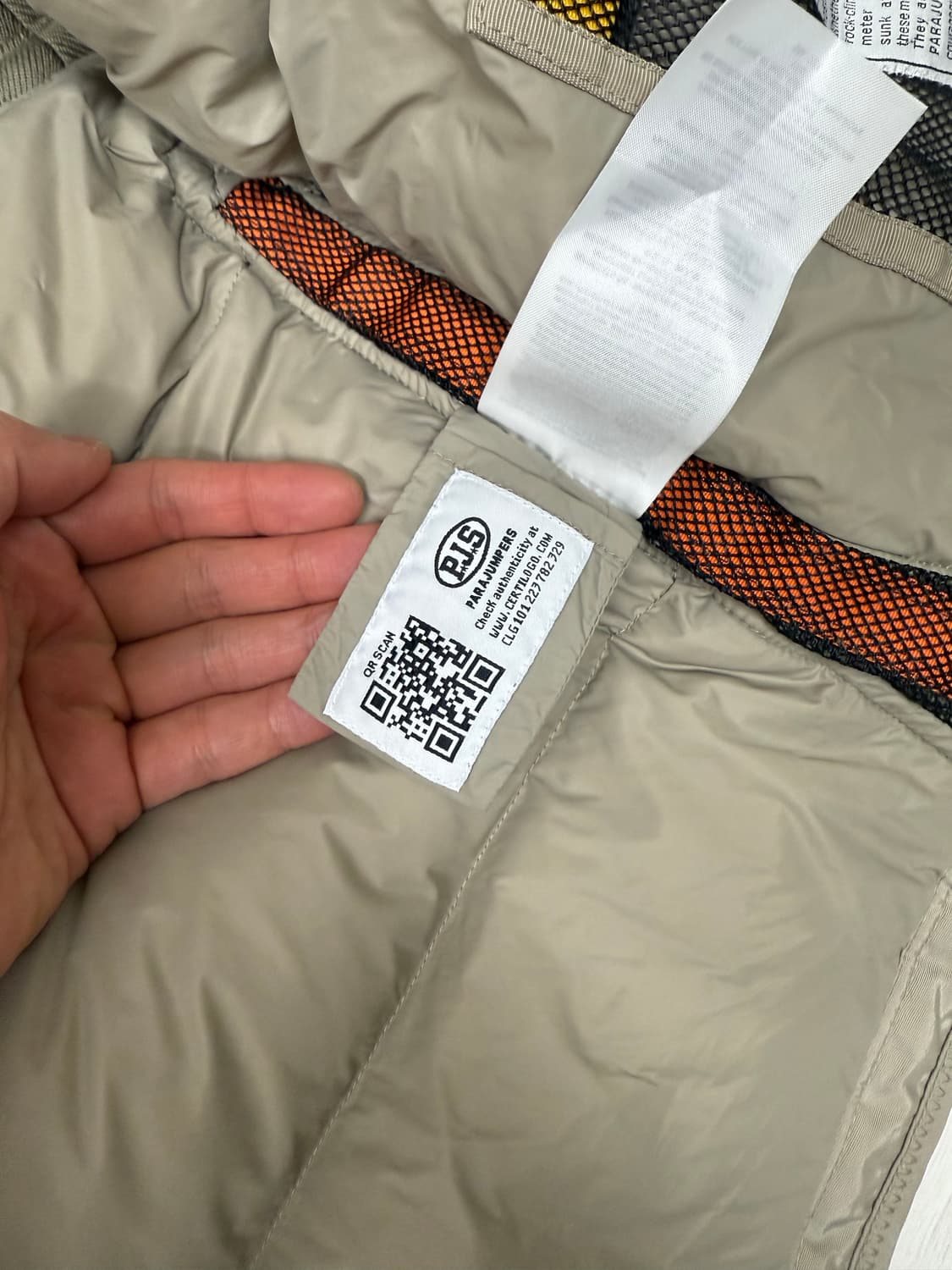 파라점퍼스  조끼 패딩 L 사이즈  은은한 베이지톤좋습니다 좋은 상품이미지3