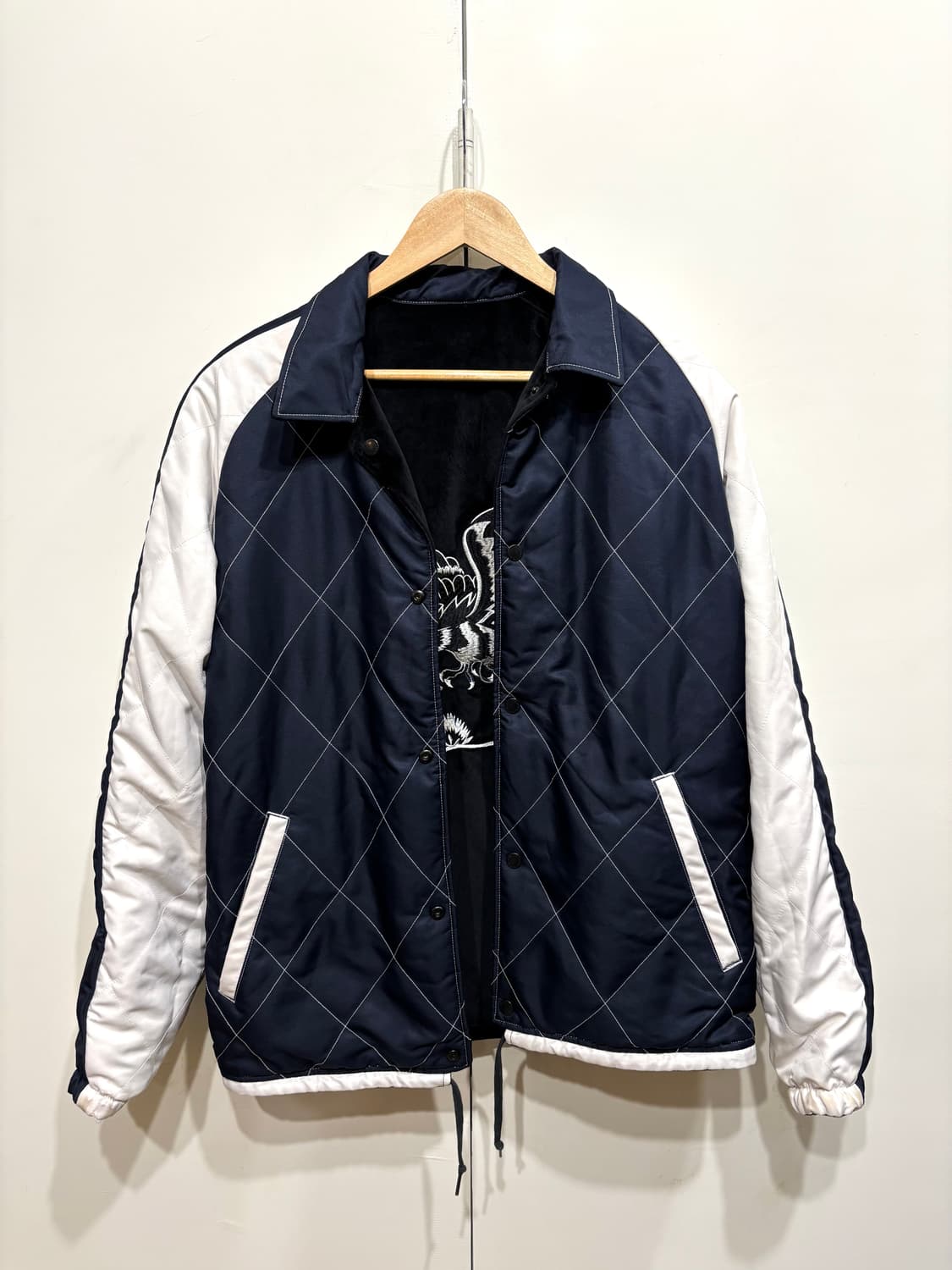 levis 리바이스 리버서블 블랙 벨벳 독수리 자수 패디드 스카쟌 상품이미지2