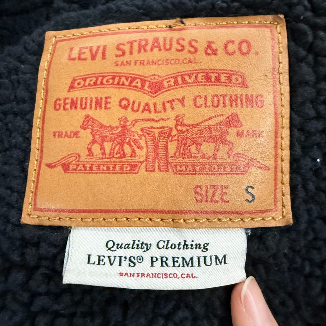 리바이스 미키마우스 올블랙 양털 자켓  상품이미지5