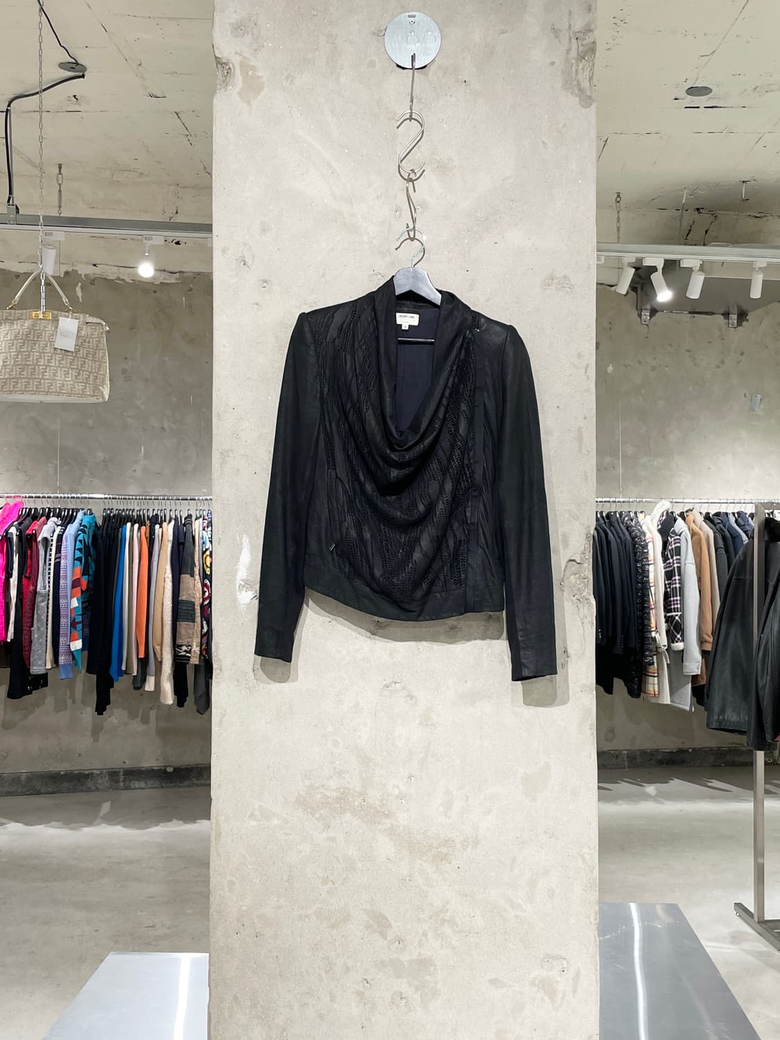 헬무트랭 블랙 드레이프 펀칭 레더 자켓 상품이미지1