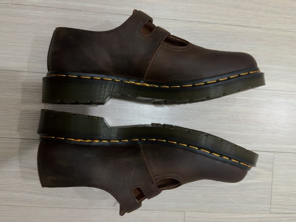 닥터마틴 메리제인 8065 크레이지 호스 250 (다크 브라운) 상품이미지3