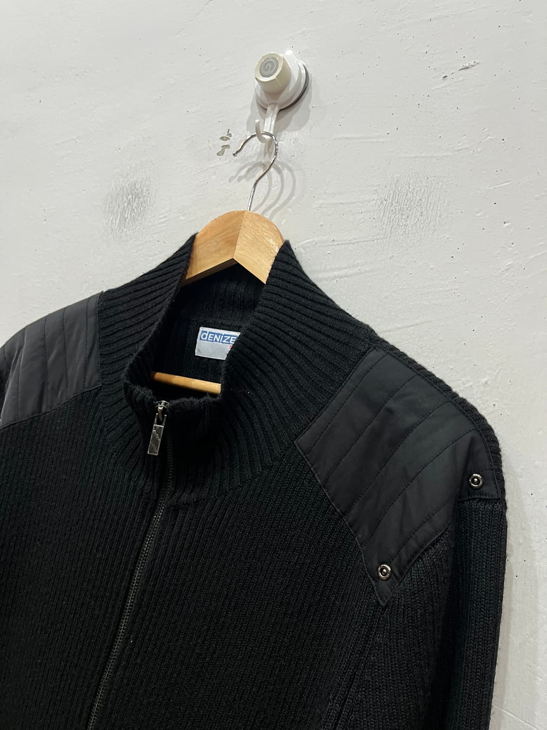 리바이스 DENIZEN 숄더패치 골지 니트집업 블랙 XL 상품이미지4