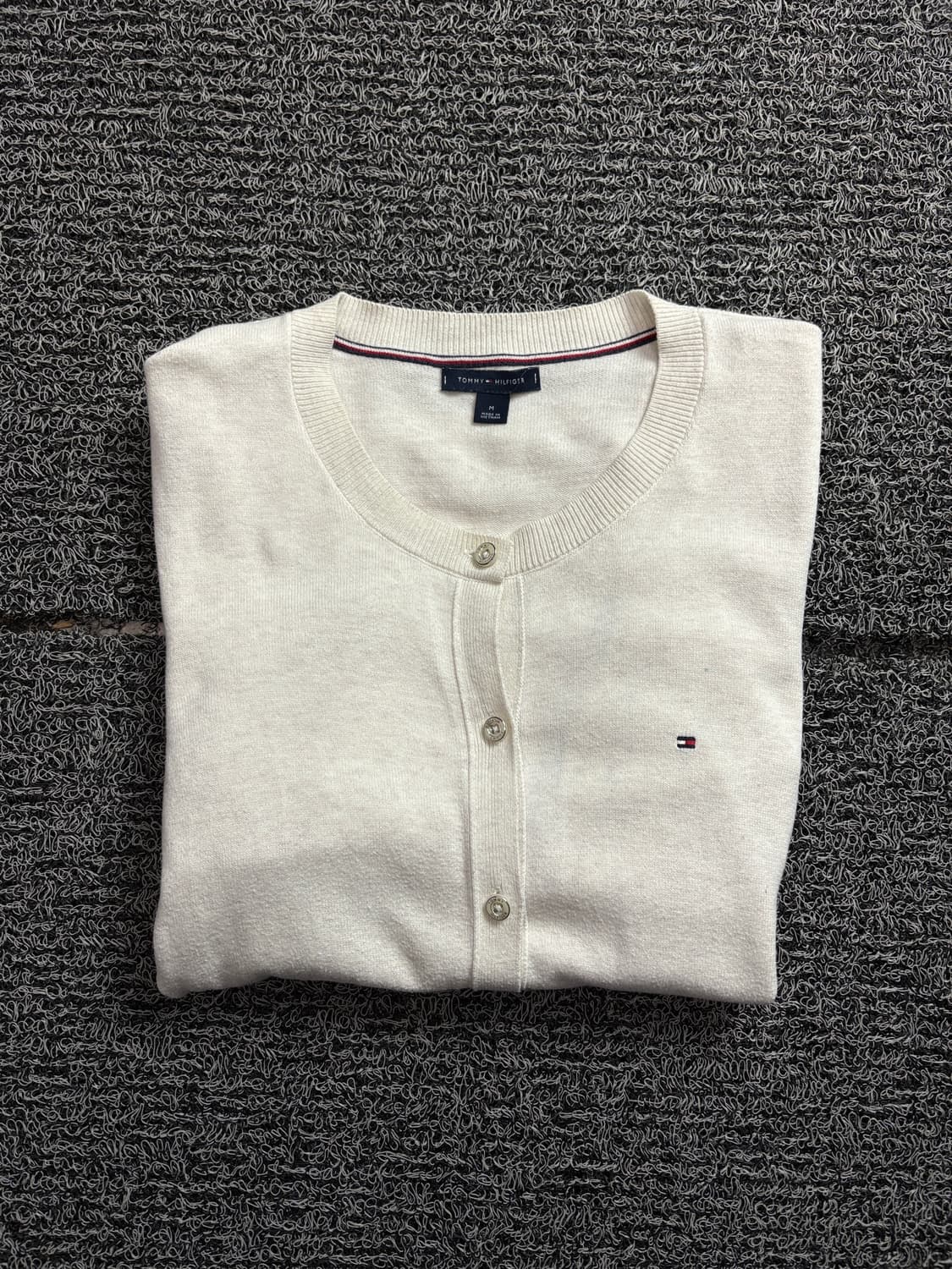 타미힐피거 우먼스 미니멀 타이트핏 가디건 2077 상품이미지1