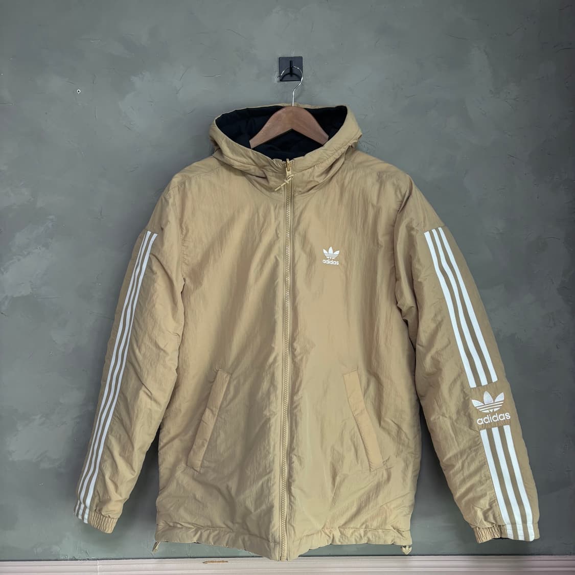 아디다스 파이어버드 락업 리버시블 패딩 베이지 상품이미지1