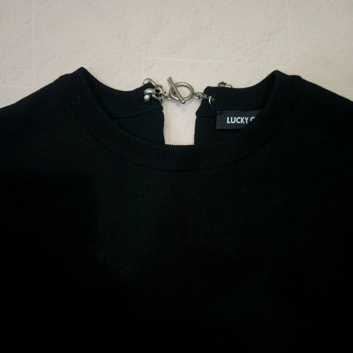 럭키슈에뜨 뒷체인 니트  상품이미지3