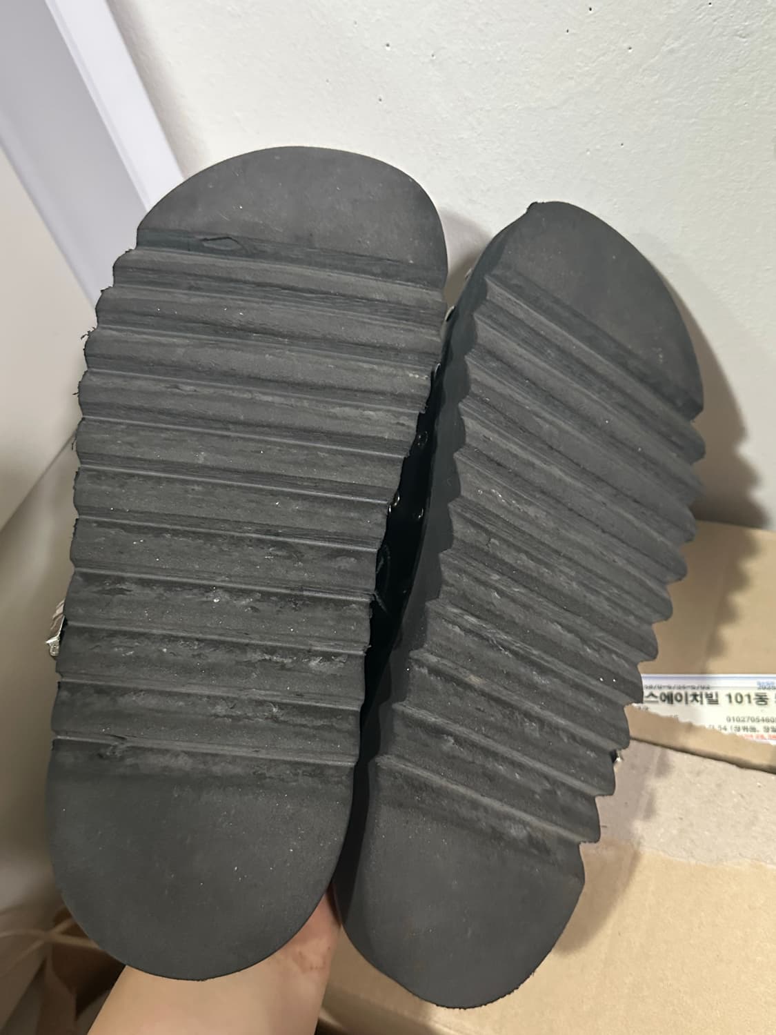 토가 비릴리스 스터드 뮬 42사이즈 팔아요 상품이미지2